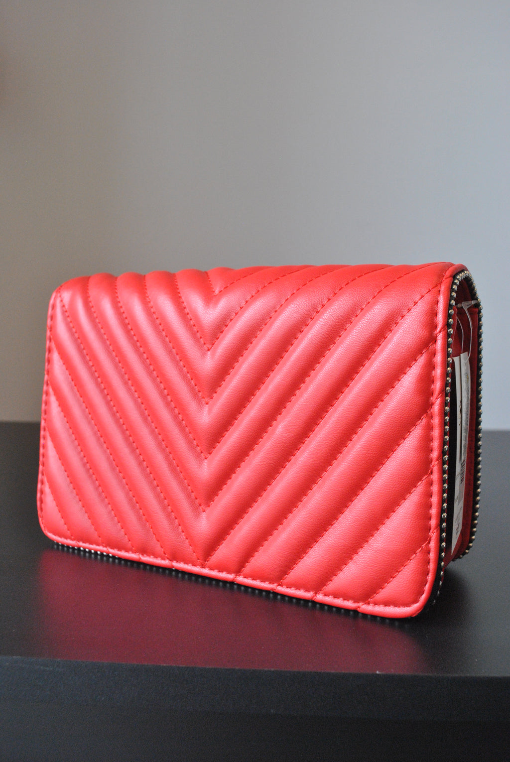 RED CROSSBODY HANDBAG WITH SILVER CHAIN