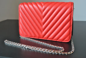RED CROSSBODY HANDBAG WITH SILVER CHAIN