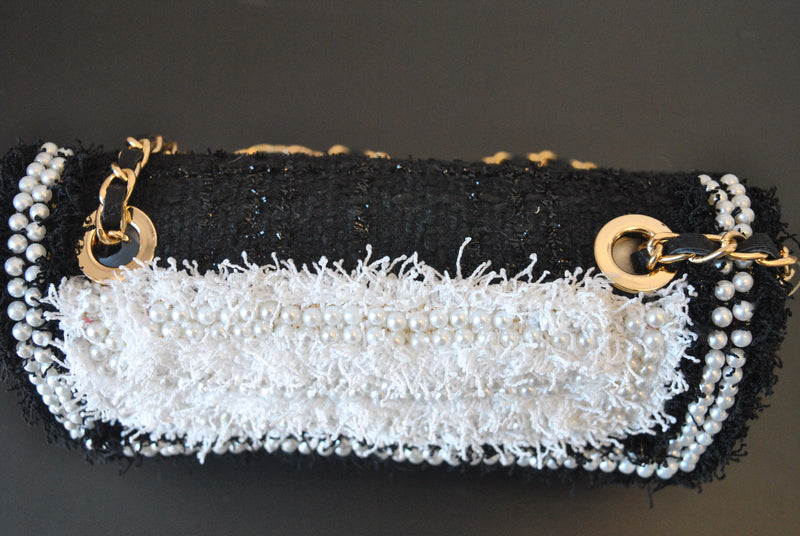 BLACK AND WHITE TWEED CROSSBODY BAG WITH PEARL DETAILS