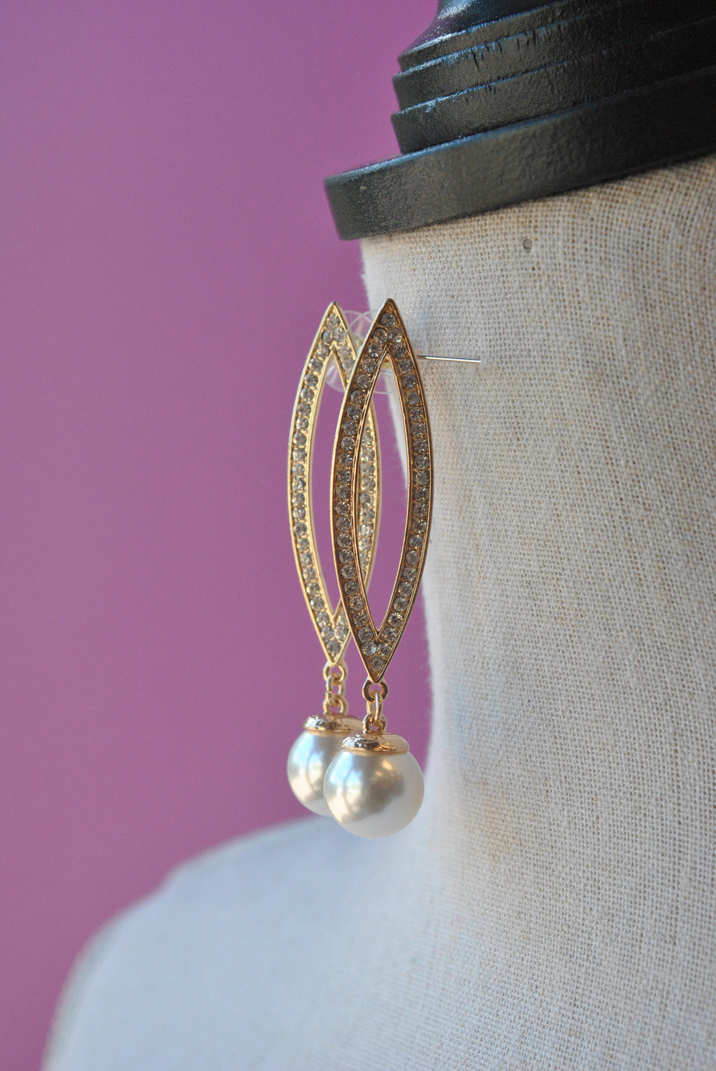 FASHION COLLECTION - GLASS PEARL AND CRYSTALS EARRINGS