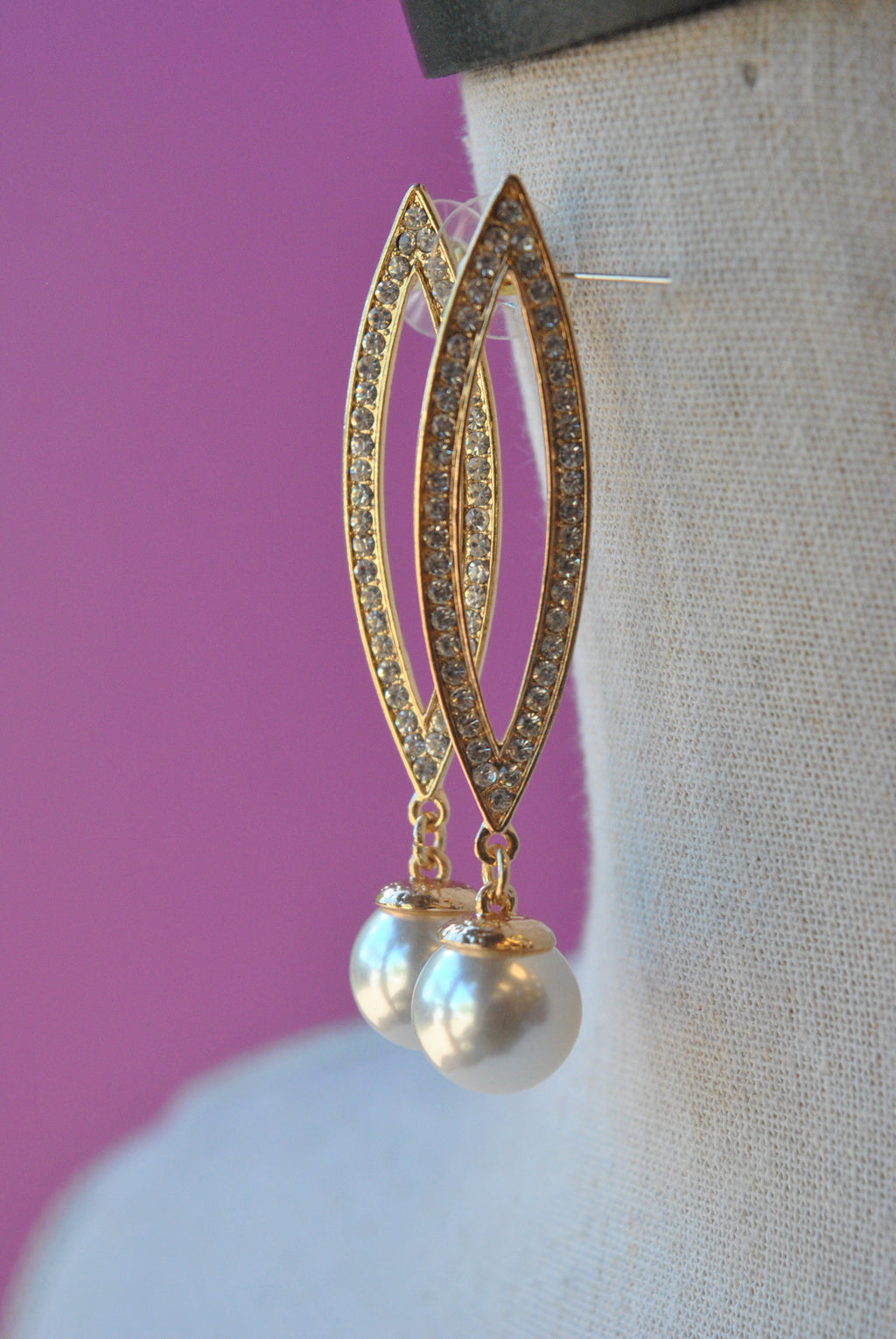 FASHION COLLECTION - GLASS PEARL AND CRYSTALS EARRINGS