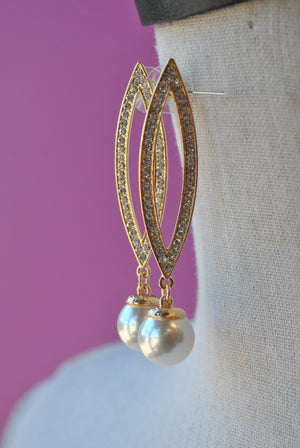 FASHION COLLECTION - GLASS PEARL AND CRYSTALS EARRINGS