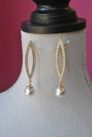 FASHION COLLECTION - GLASS PEARL AND CRYSTALS EARRINGS