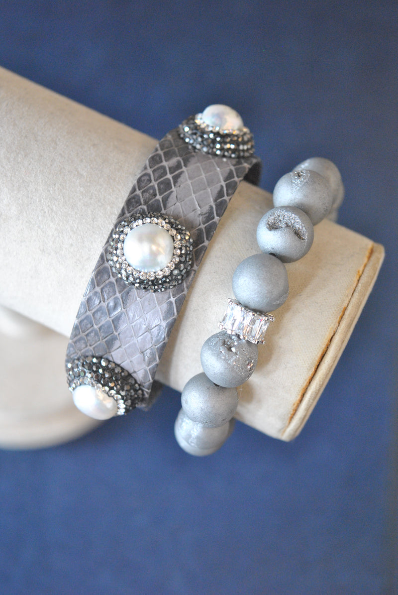 FROSTED SILVER AGATE AND GREY ECO LEATHER CUFF WITH MOTHER OF PEARLS AND SWAROVSKI CRYSTALS