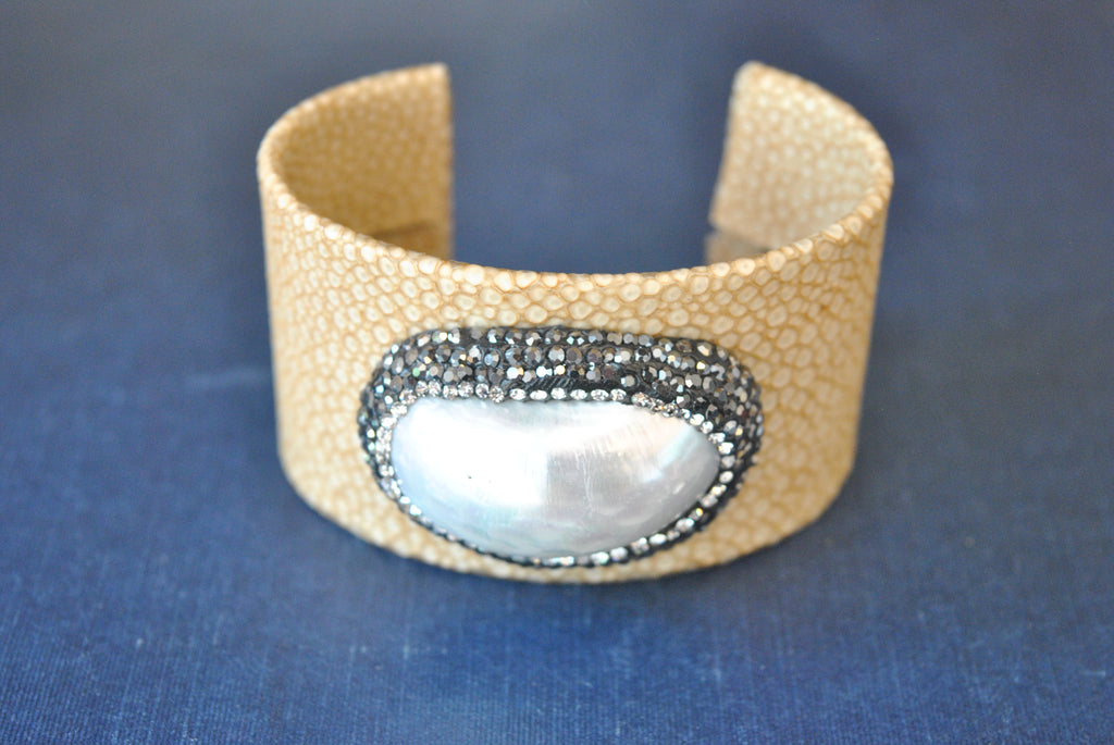 BEIGE ECO LEATHER CUFF WITH WHITE SHELL AND SWAROVSKI CRYSTALS
