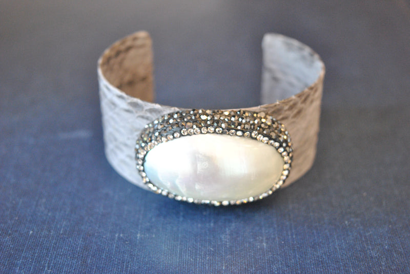 GREY ECO LEATHER CUFF WITH WHITE SHELL AND SWAROVSKI CRYSTALS