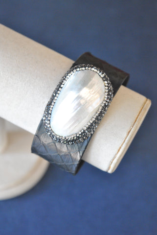 BEIGE ECO LEATHER CUFF WITH WHITE SHELL AND SWAROVSKI CRYSTALS