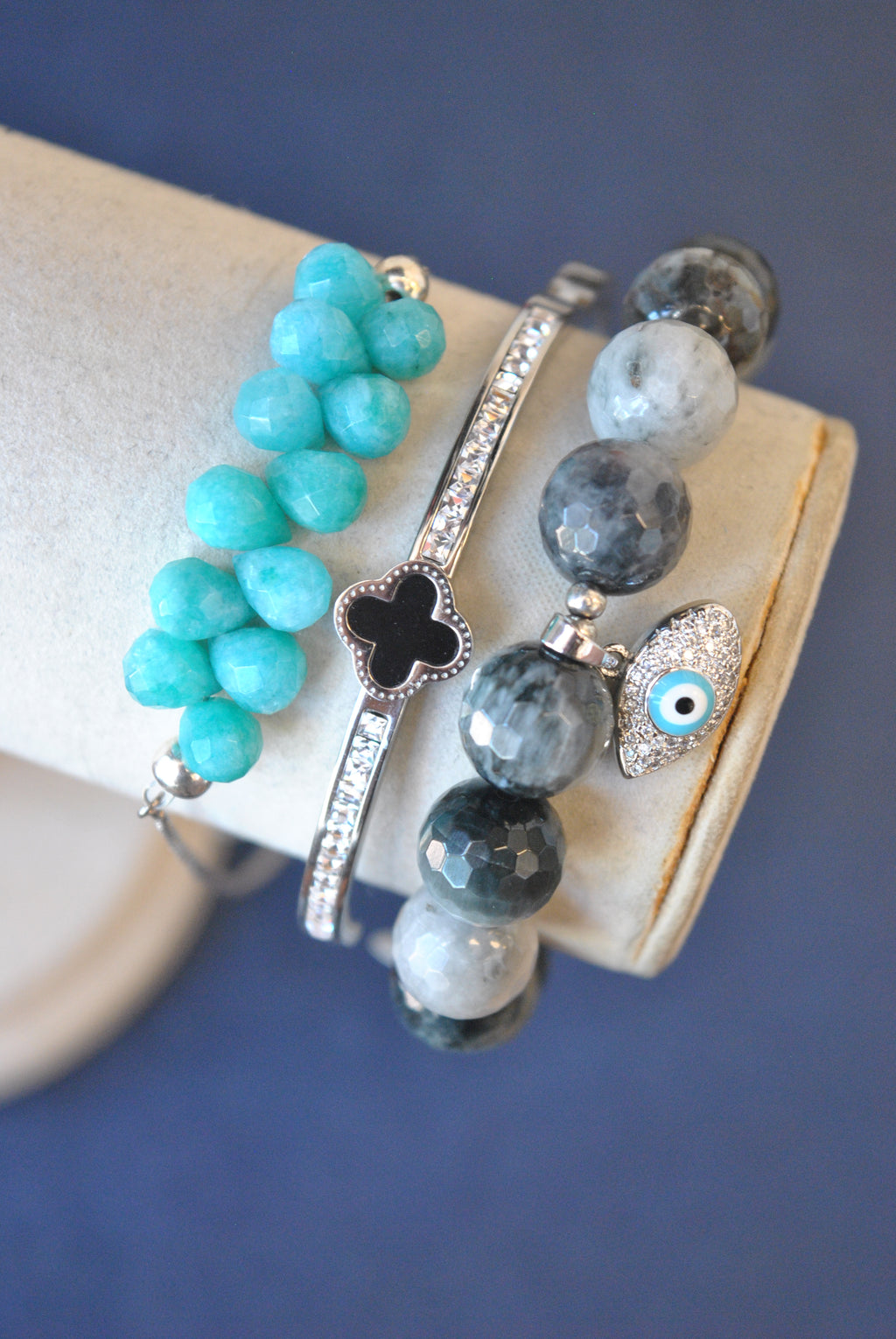 GREY EAGLE EYE GREEN JADE AND CRYSTAL BANGLE BRACELETS SET
