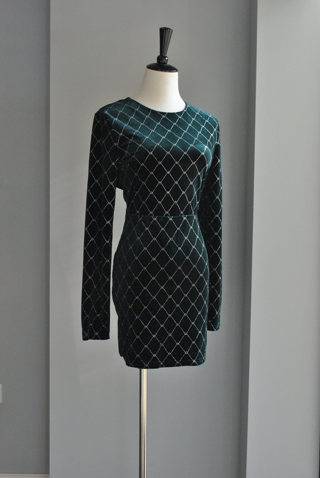 EMERALD GREEN VELVET MINI DRESS WITH OPEN BACK