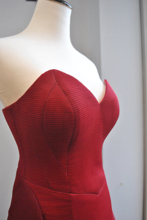BURGUNDY STRAPLESS GOWN