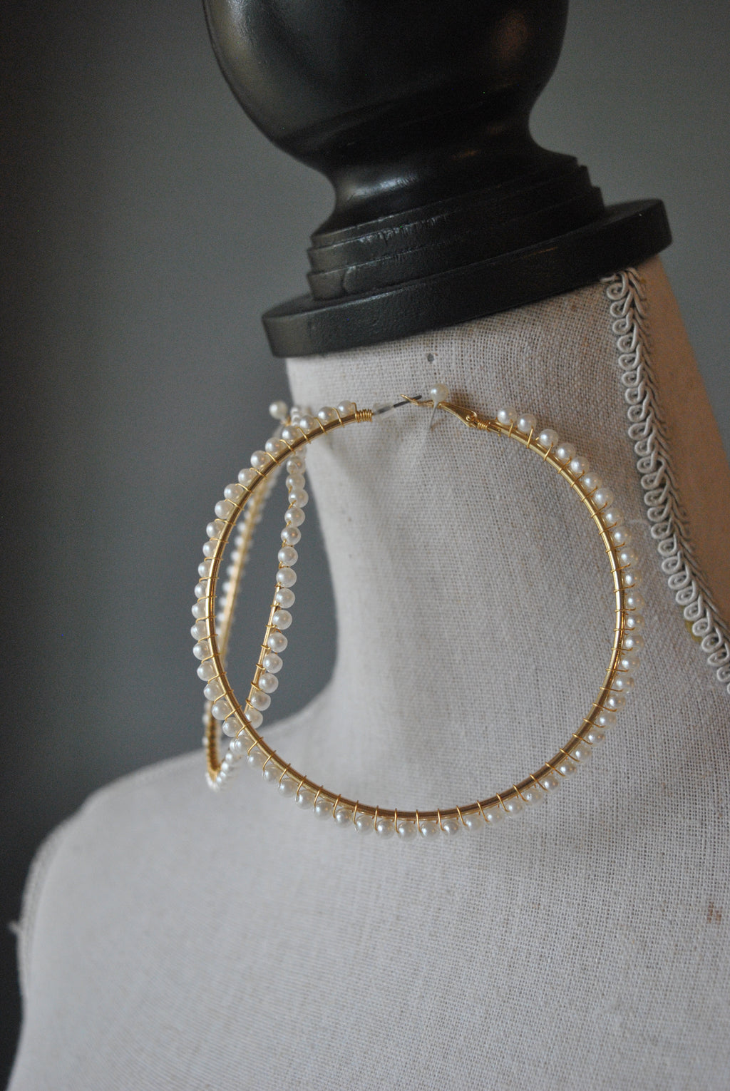 FASHION COLLECTION - WHITE GLASS PEARLS OVERSIZED HOOP EARRINGS