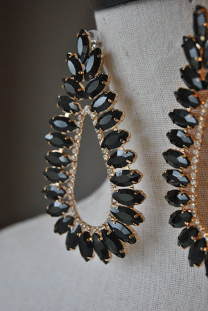 FASHION COLLECTION - BLACK CRYSTALS STAATEMENT EARRINGS