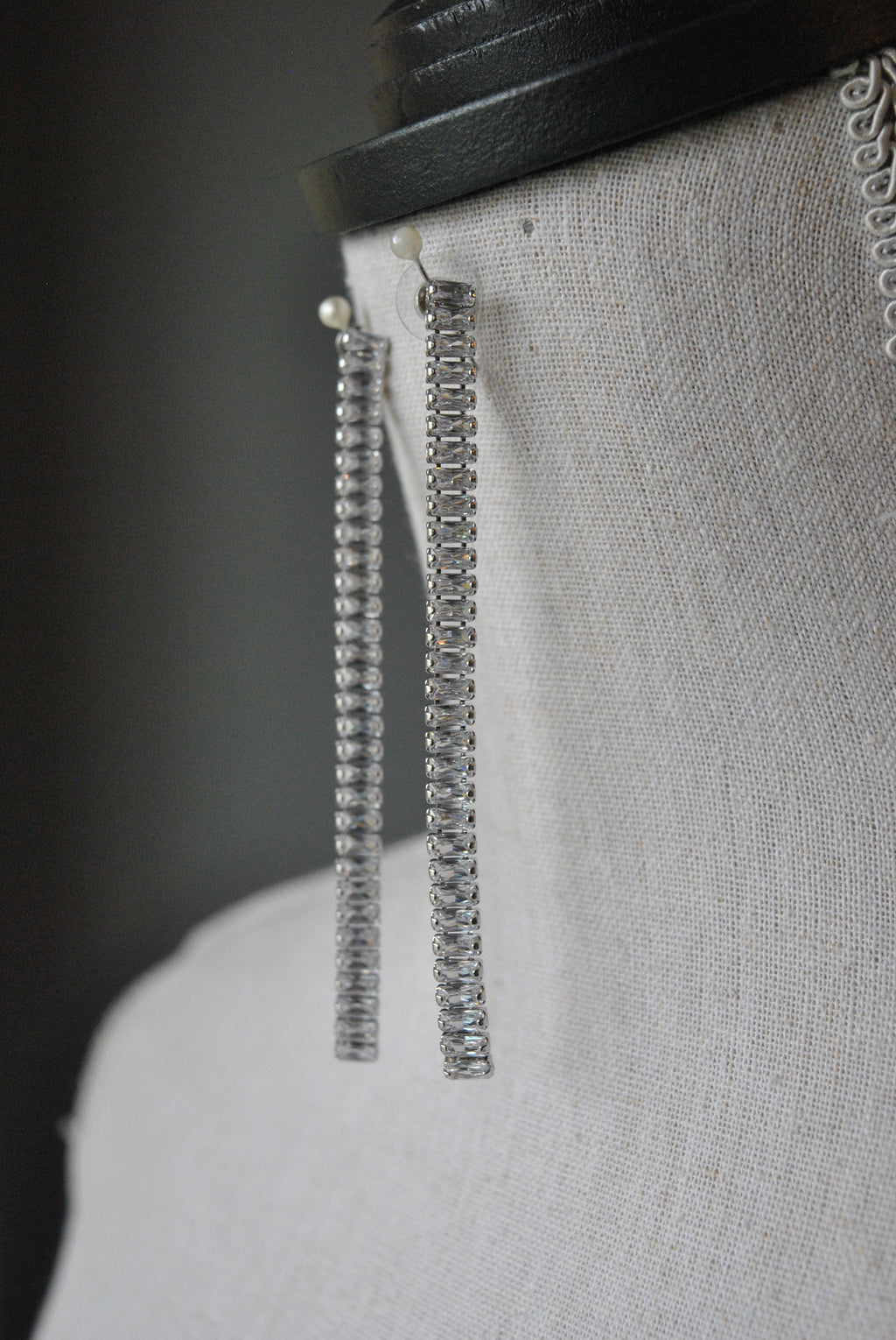 FASHION COLLECTION - CLEAR CRYSTALS LONG EARRINGS
