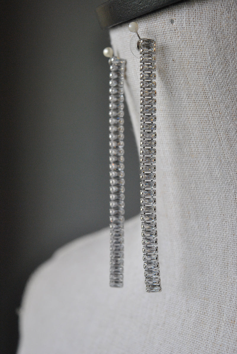 FASHION COLLECTION - CLEAR CRYSTALS LONG EARRINGS
