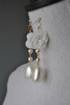 FASHION COLLECTION - WHITE FLOWER AND GLASS PEARL EARRINGS
