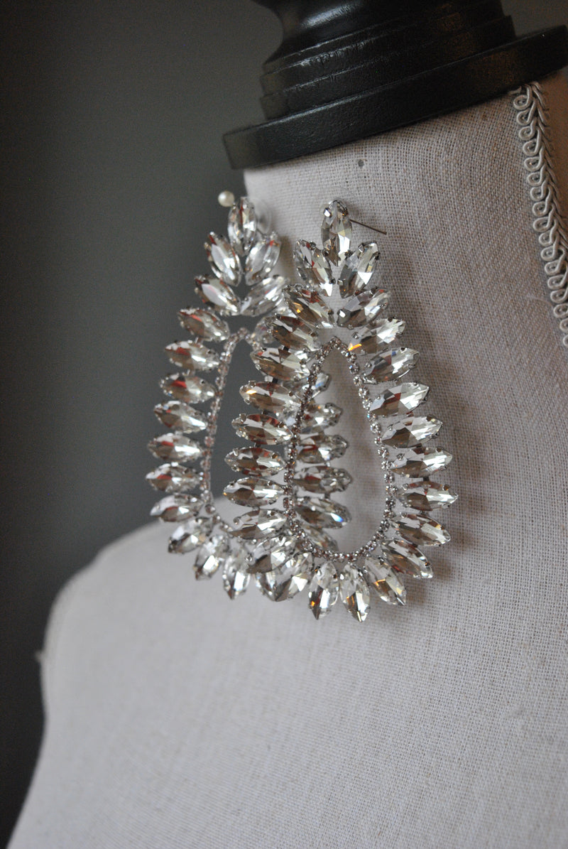 FASHION COLLECTION - CLEAR RINESTONES OVERSIZED EVENING EARRINGS