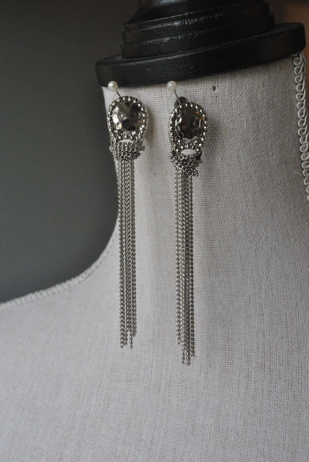 FASHION COLLECTION - SILVER CHAIN TASSLE EARRINGS