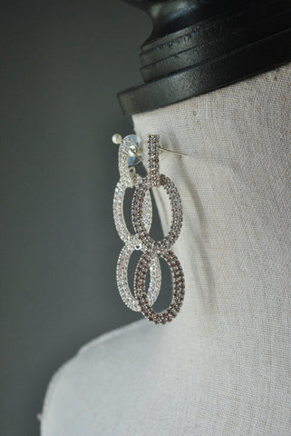 FASHION COLLECTION - CRYSTAL CLEAR SILVER HOOP EARRINGS