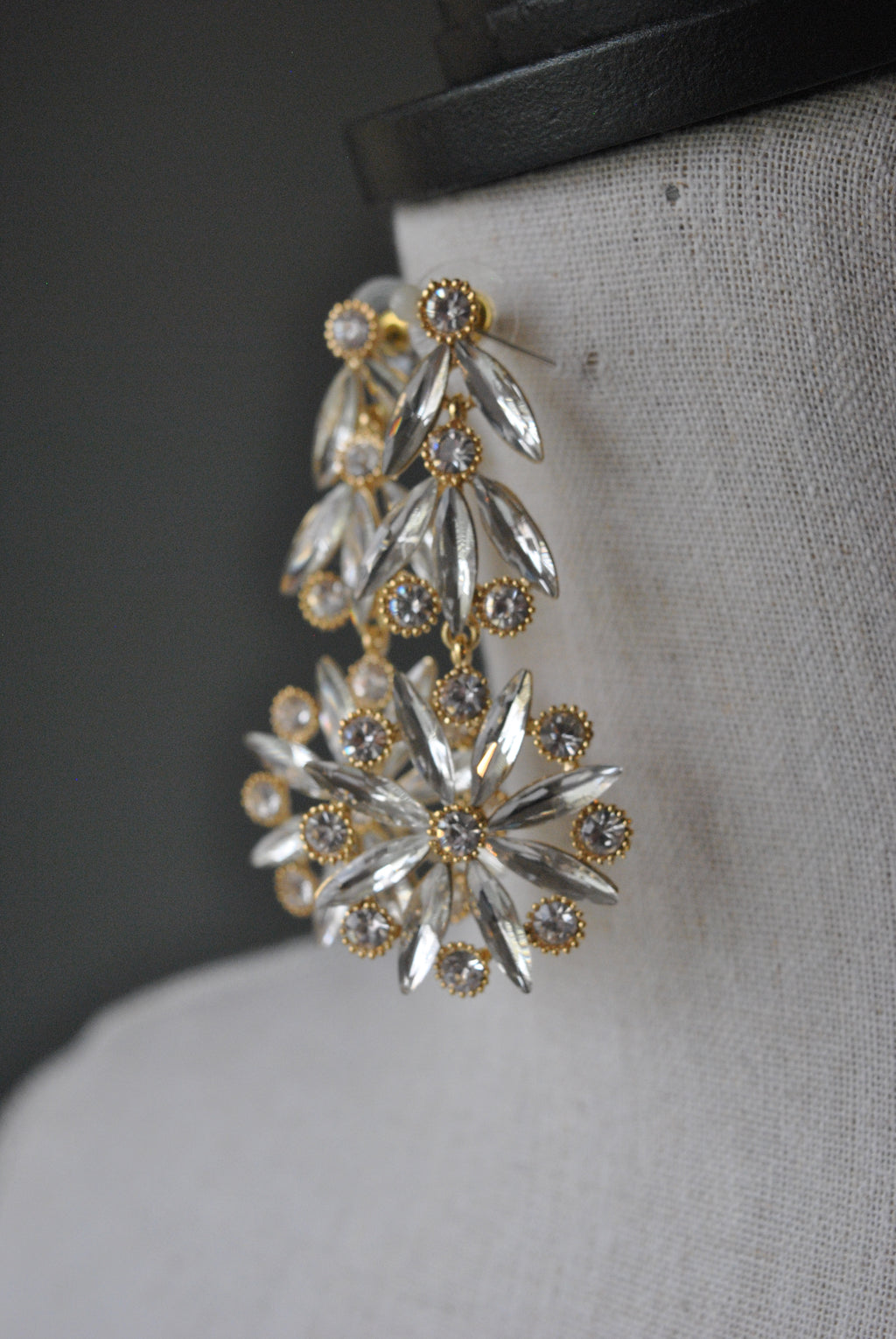 FASHION COLLECTION - GOLD CRYSTALS SNOW FLAKES EARRINGS