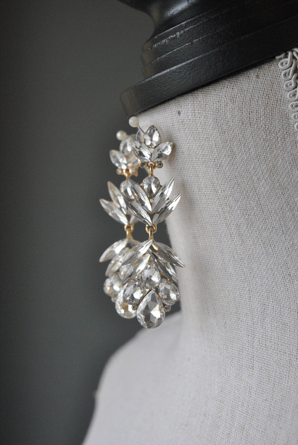 FASHION COLLECTION - GOLD CRYSTALS EVENING EARRINGS