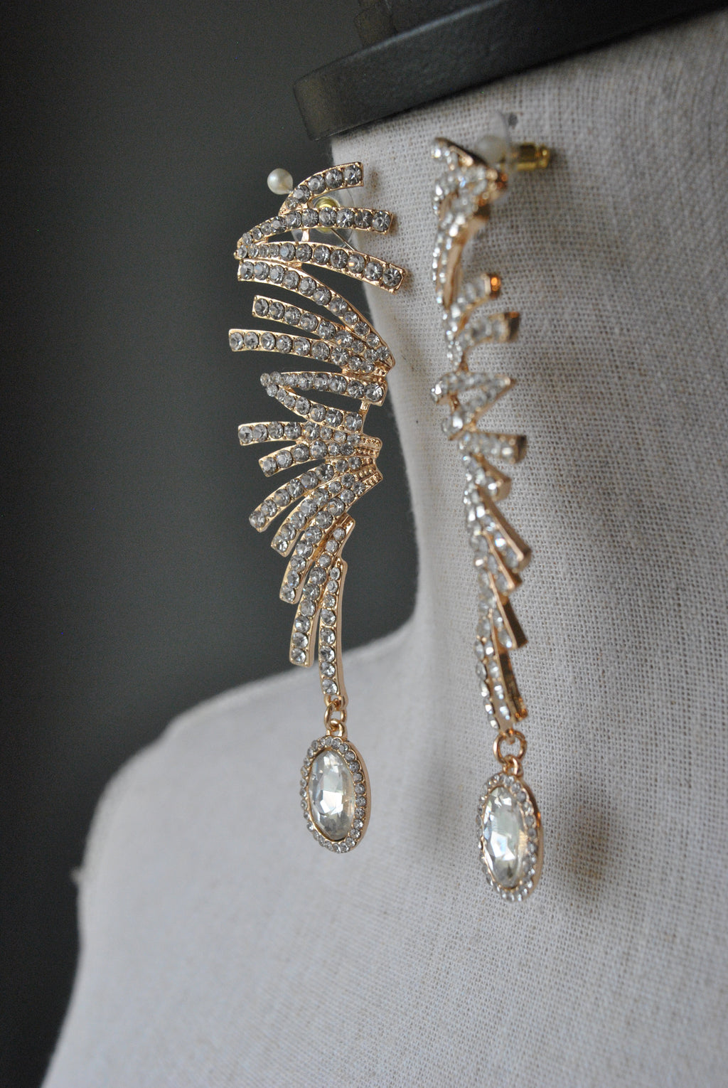 FASHION COLLECTION - CLEAR CRYSTALS ON GOLD STATEMENT EVENING EARRINGS