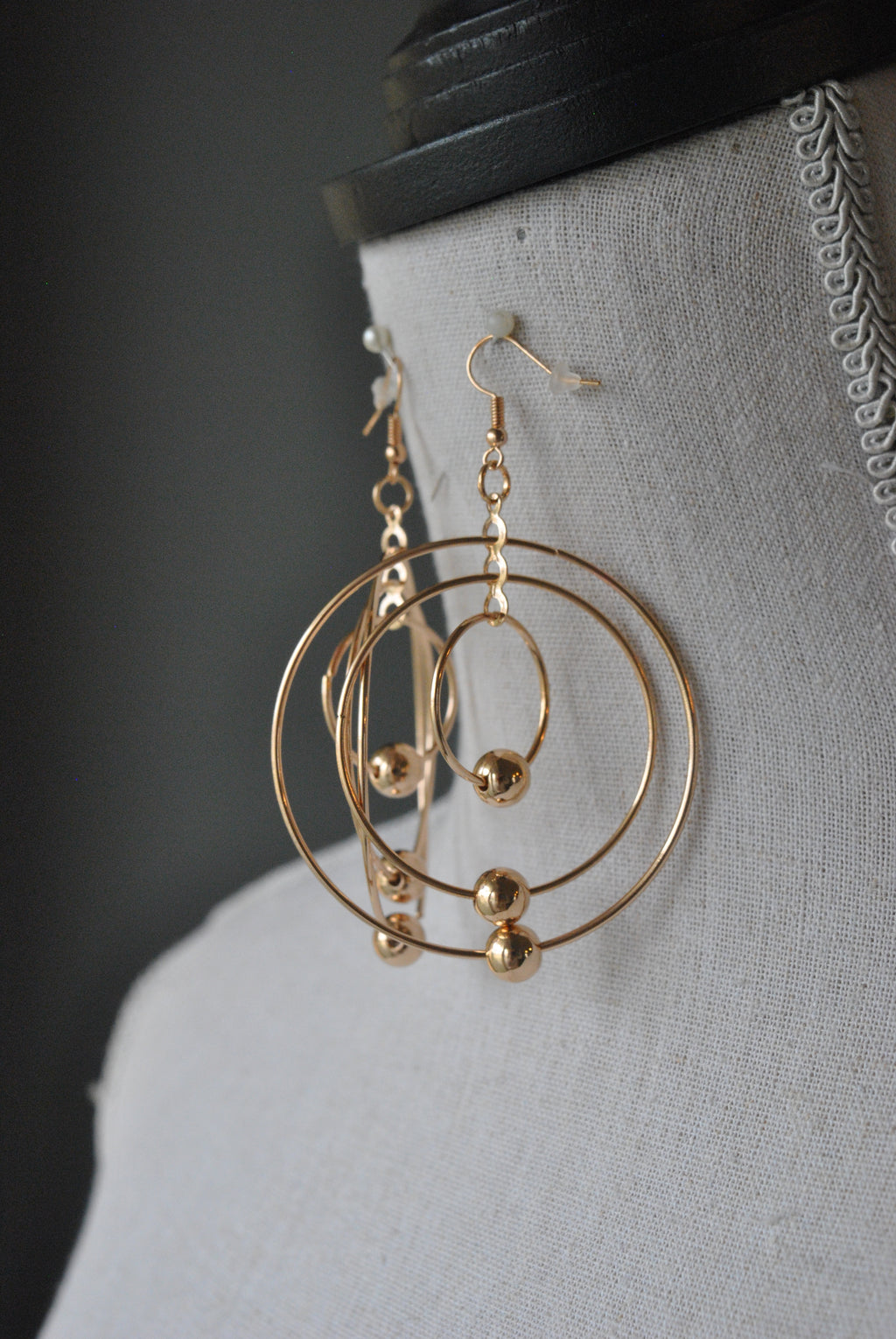 FASHION COLLECTION - GOLD HOOP EARRINGS