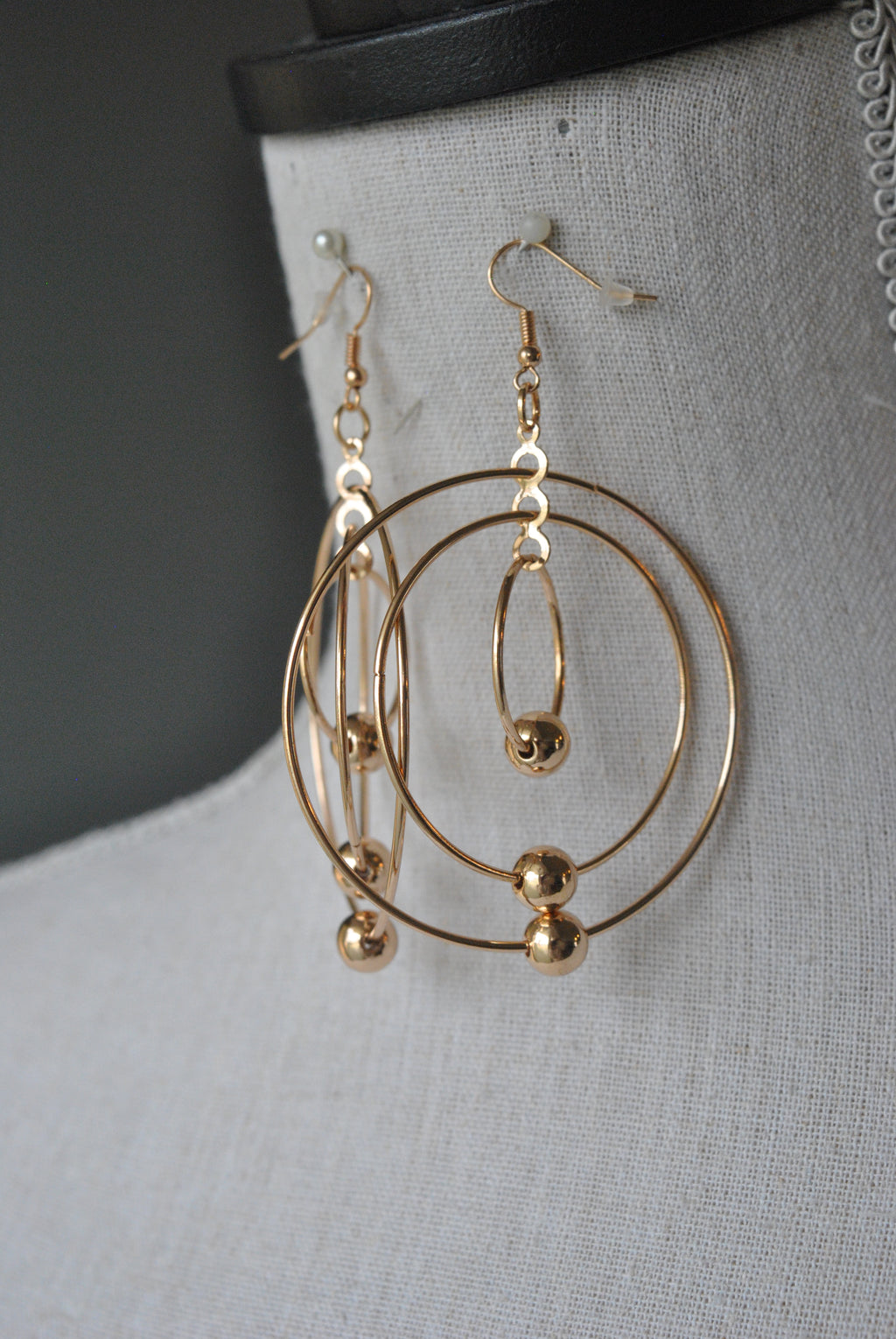 FASHION COLLECTION - GOLD HOOP EARRINGS