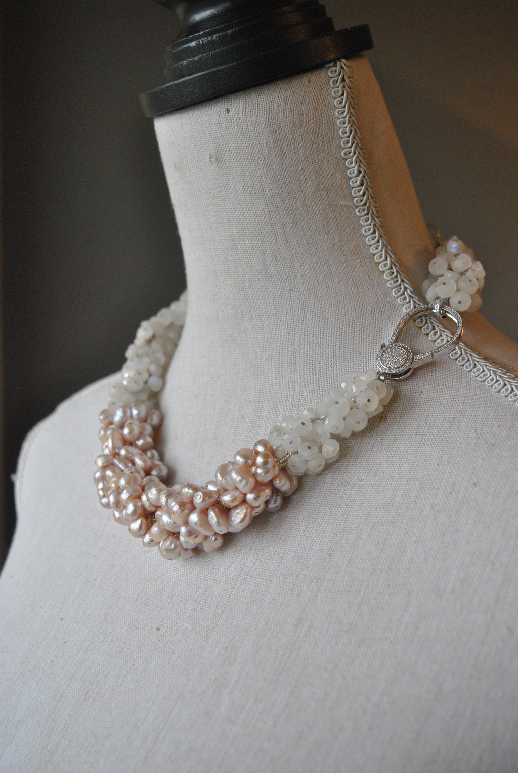 WHITE MOONSTONES AND BLUSH PINK PEARLS NECKLACE