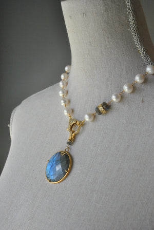 WHITE FRESHWATER PEARL AND LABRADORITE PENDANT NECKLACE