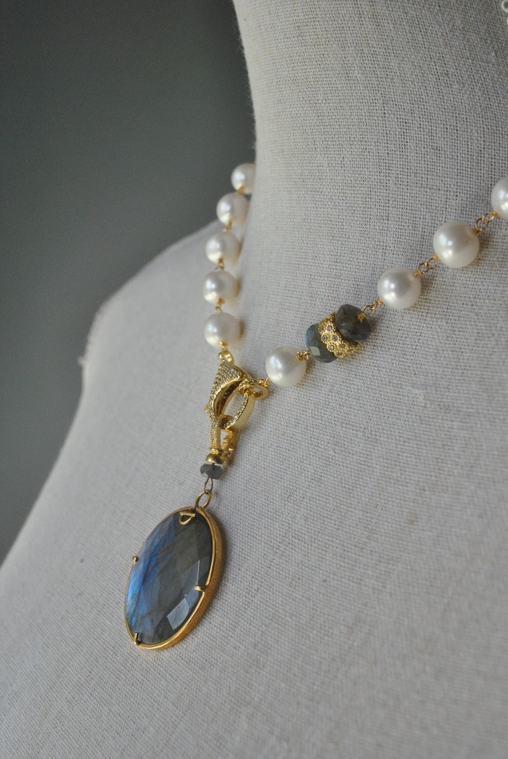 WHITE FRESHWATER PEARL AND LABRADORITE PENDANT NECKLACE