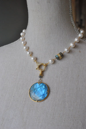 WHITE FRESHWATER PEARL AND LABRADORITE PENDANT NECKLACE