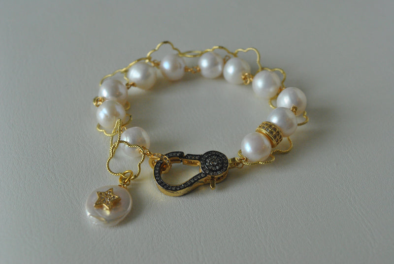 WHITE FRESHWATER PEARLS ON GOLD DOUBLE BRACELET