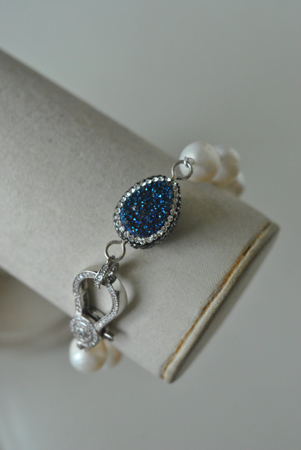 WHITE FRESHWATER PEARLS AND ROYAL BLUE DRUZY BRACELET