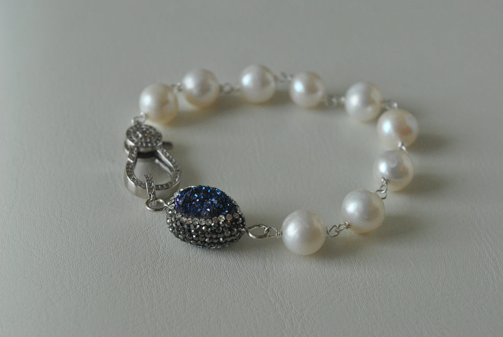 WHITE FRESHWATER PEARLS AND ROYAL BLUE DRUZY BRACELET