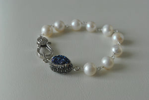 WHITE FRESHWATER PEARLS AND ROYAL BLUE DRUZY BRACELET