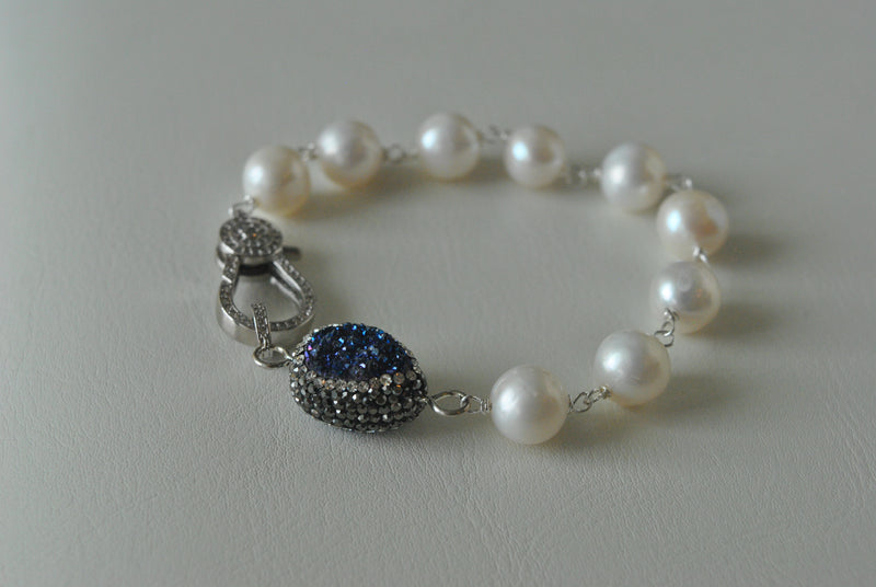 WHITE FRESHWATER PEARLS AND ROYAL BLUE DRUZY BRACELET