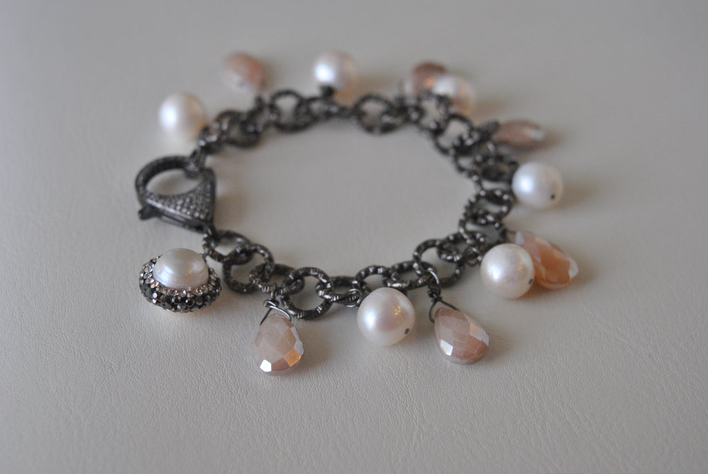 PEACH MOONTONE AND WHITE FRESHWATER PEARLS CHARM BRACELET
