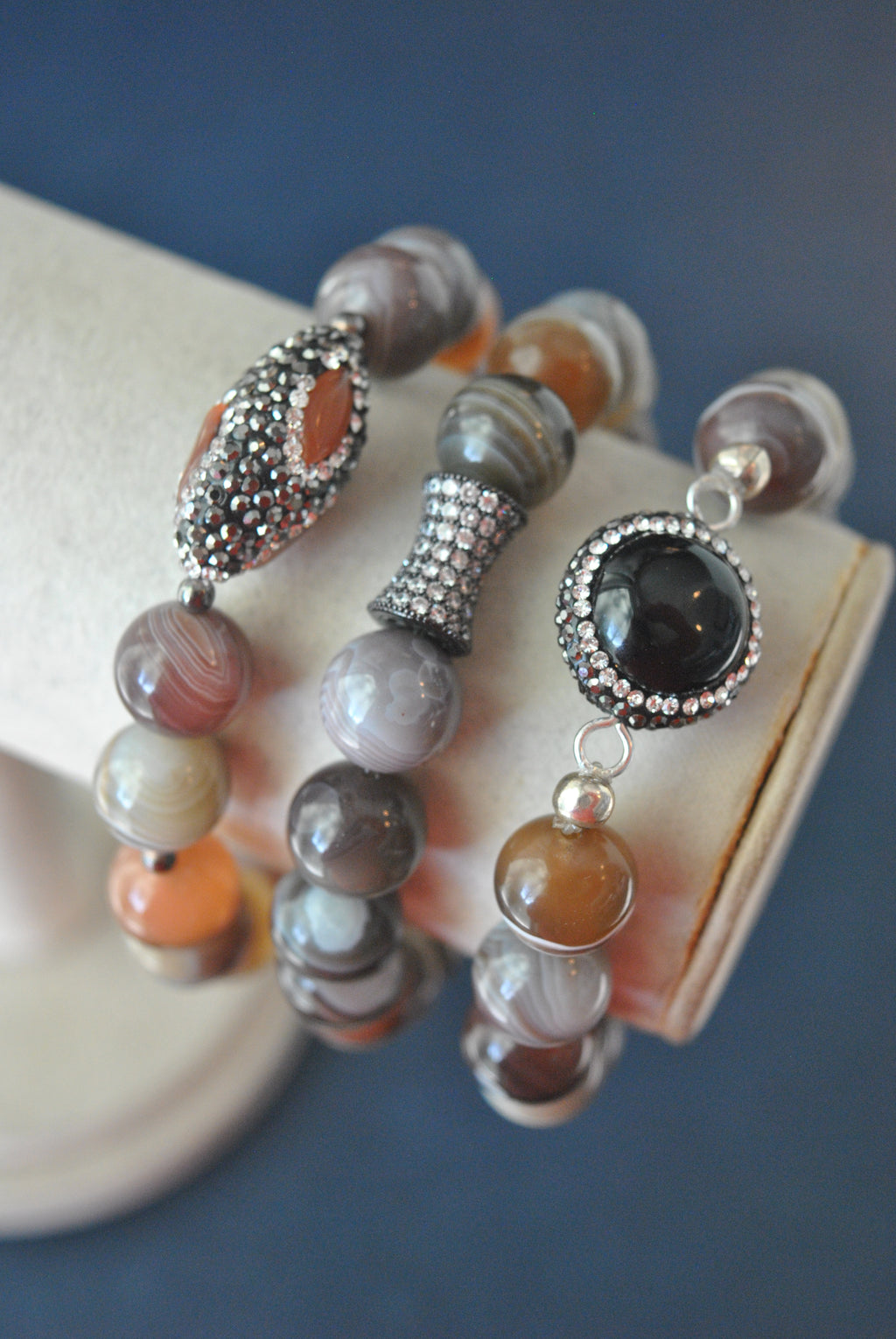BEIGE AND GREY BOTSWANA AGATE BLACK ONYX AND CRYSTALS STRETCHY BRACELETS