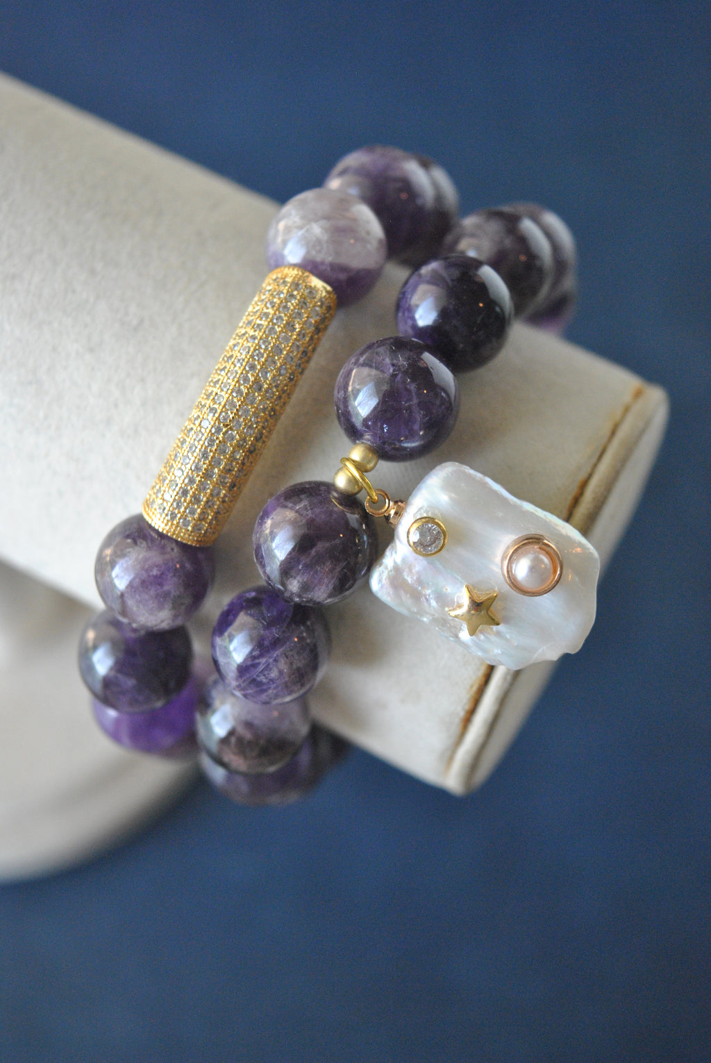 AMETHYST ON GOLD AND PEARL CHARM STRECHY BRACELETS SET