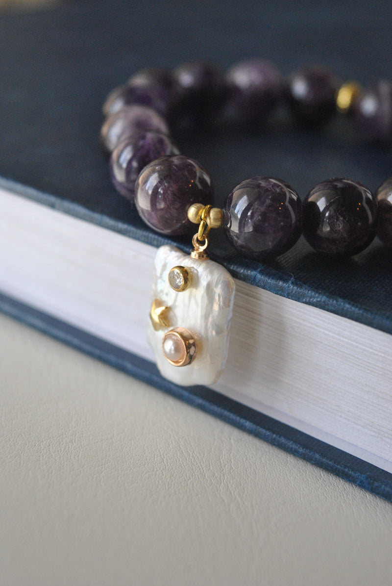 AMETHYST ON GOLD AND PEARL CHARM STRECHY BRACELETS SET