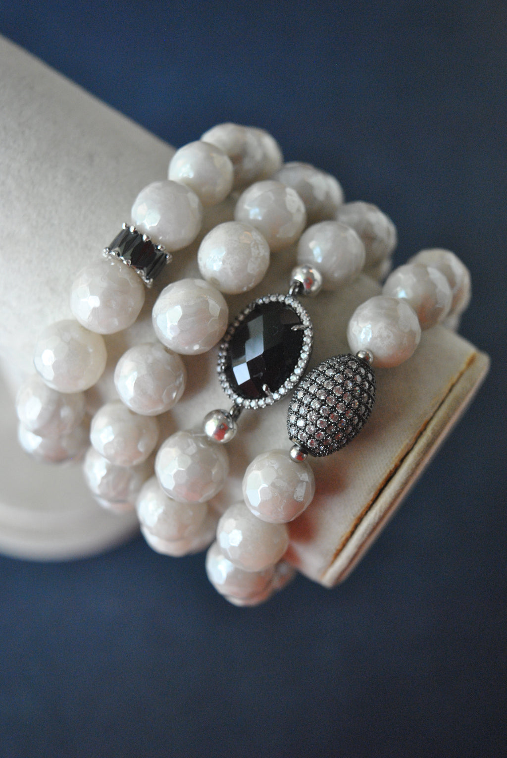 EXTRA SHINE WHITE AGATE STRETCHY BRACELETS