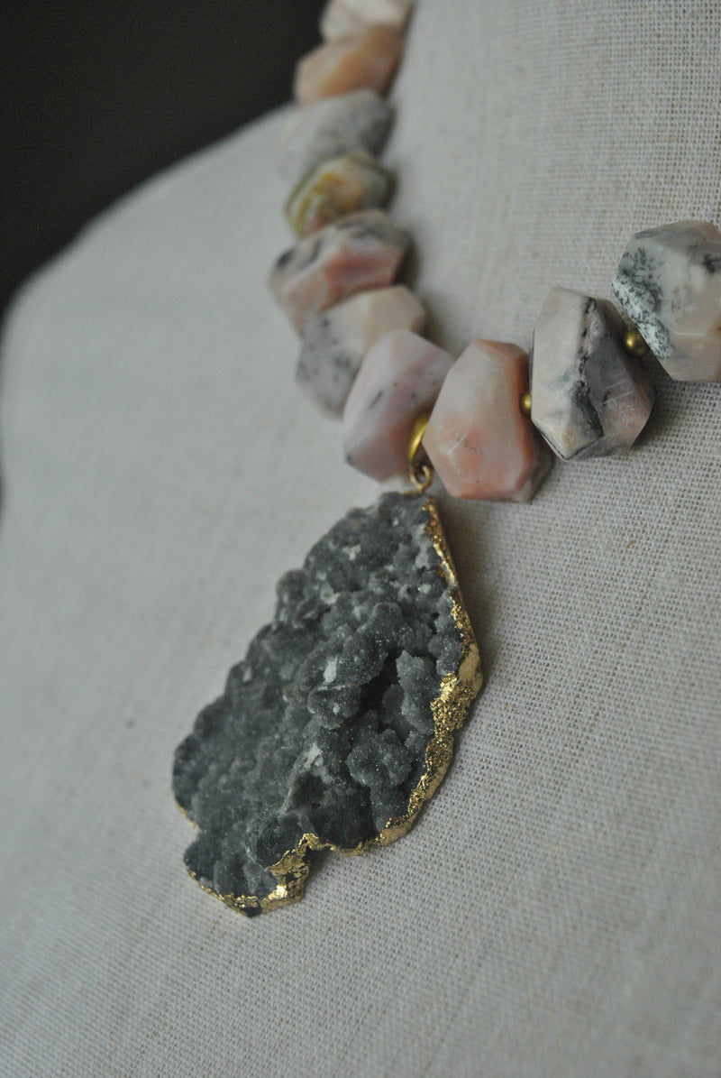 PINK PERUVIAN FREEFORM AND SILVER DRUZY PENDANT STATEMENT NECKLACE