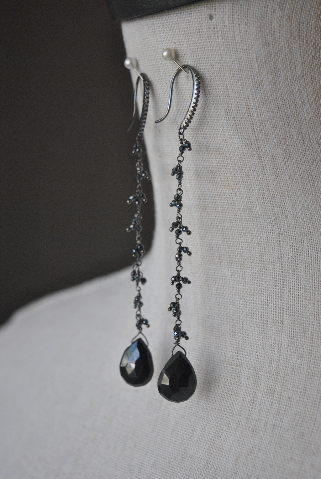 BLACK SPINEL LONG DROP EARRINGS