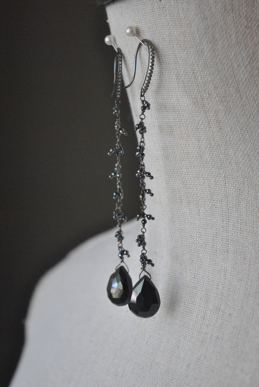 BLACK SPINEL LONG DROP EARRINGS