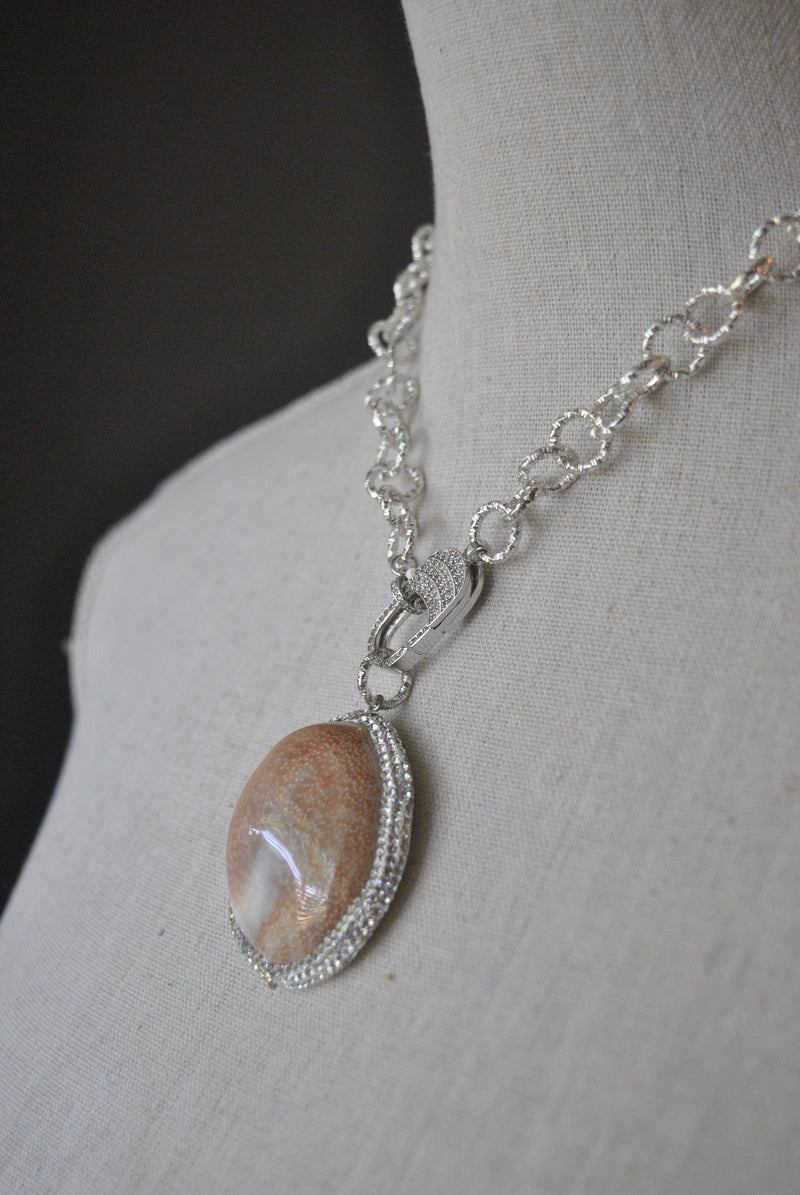 GOLDEN SHELL AND SWAROVSKI CRYSTALS NECKLACE