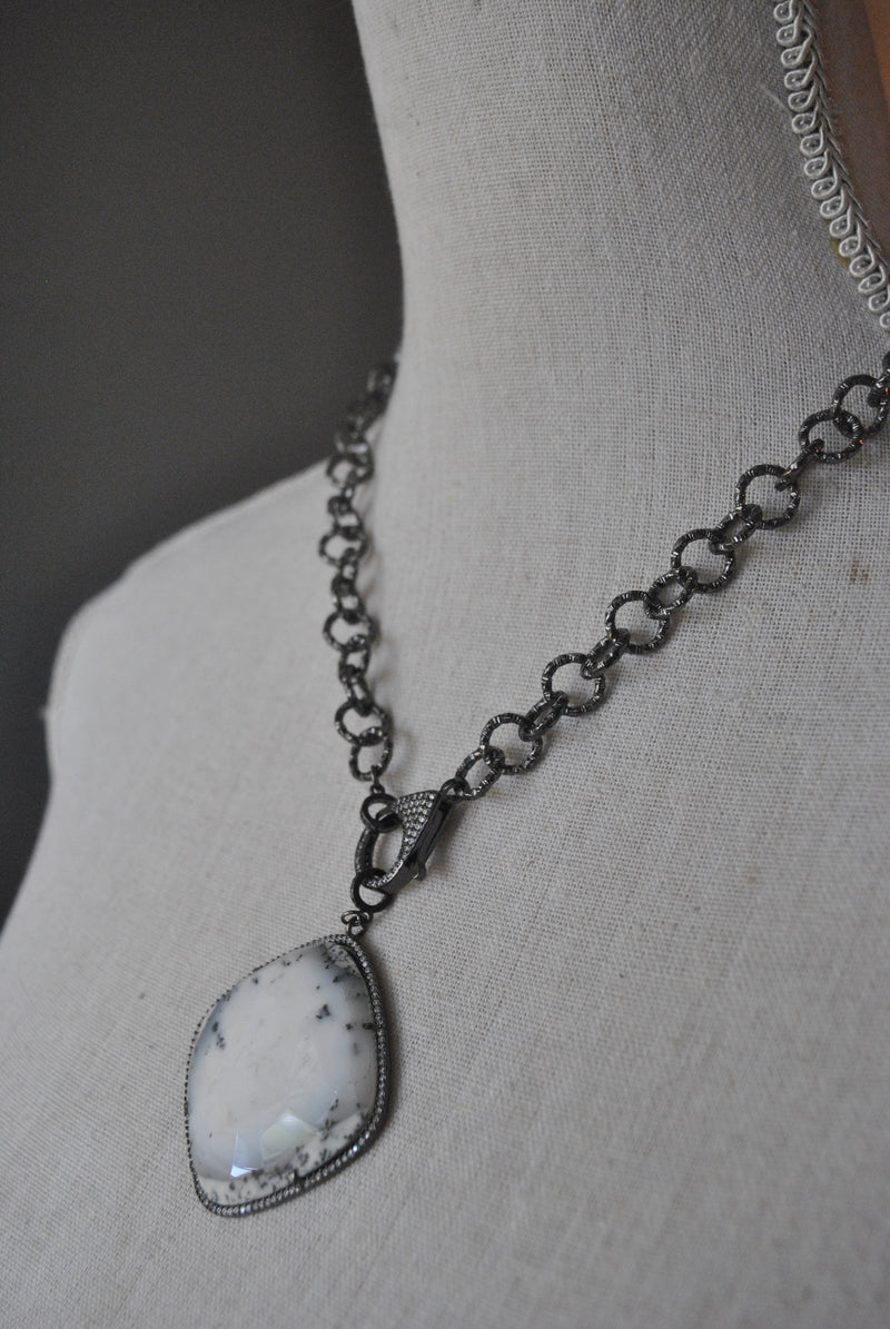 MOSS WHITE AND BLACK AGATE WITH RHINESTONES PENDANT ON GUNMETAL FINISH CHAIN