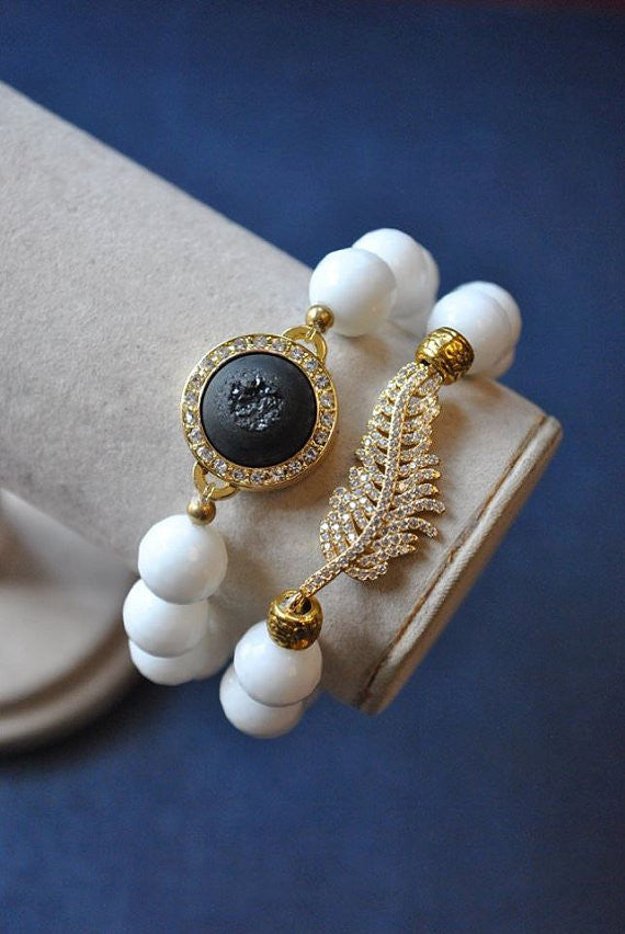 WHITE AGATE AND BLACK DRUZY CRYSTALS GOLD RHINESTONES FEATHER STRETCHY BRACELET SET